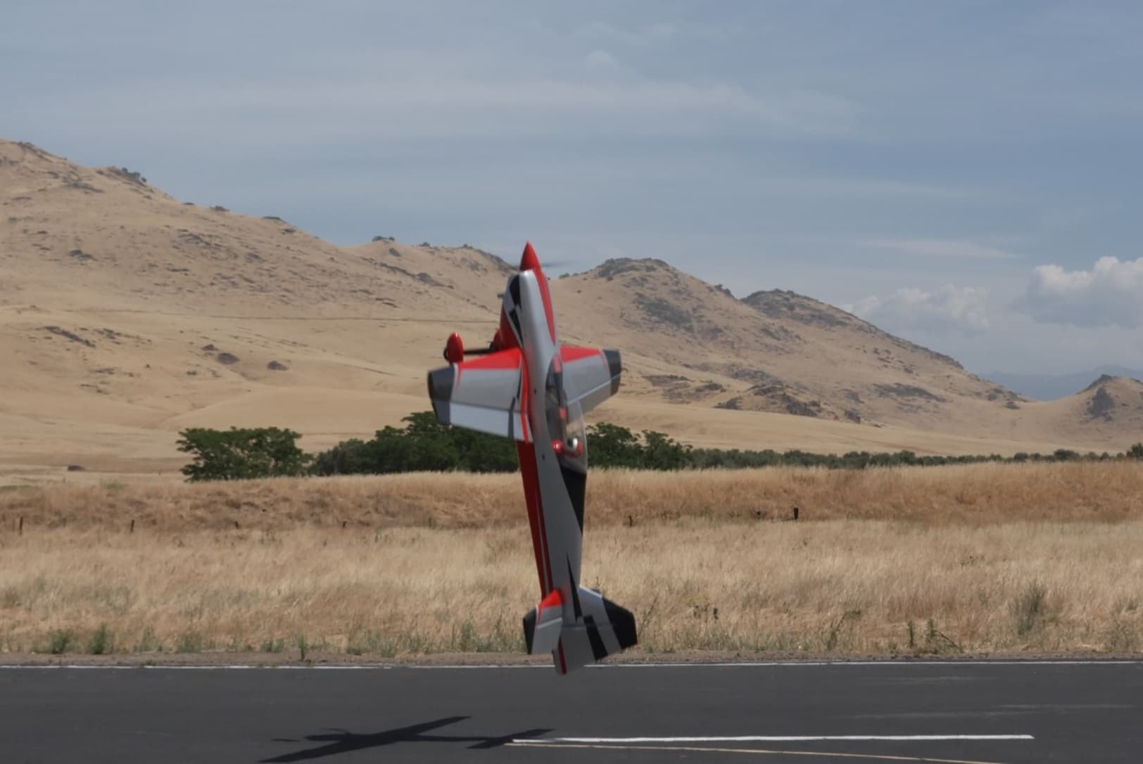 Extreme Flight 104" Extra NG w/ DA 120